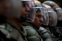 Dos parlamentarios opositores de Venezuela denuncian haber sido agredidos por efectivos de la GNB