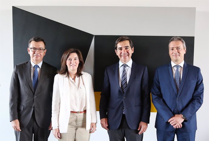 El vicepresidente del BEI, Ramón Escolano, y el CEO de BBVA, Carlos Torres