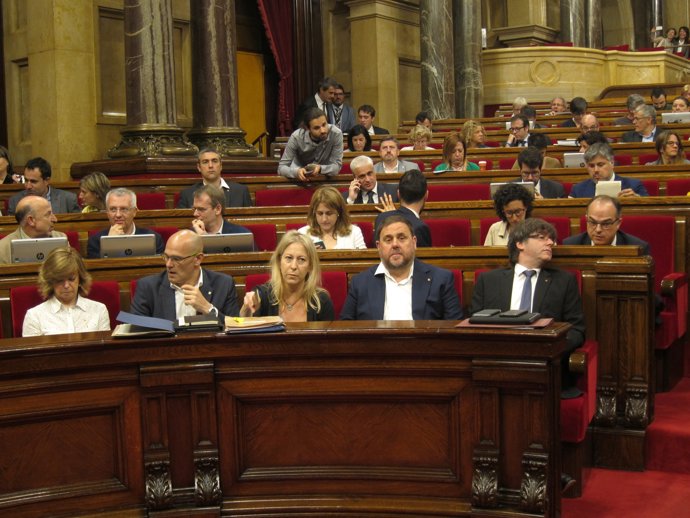  Jxsí En El Ple Del Parlament                              
