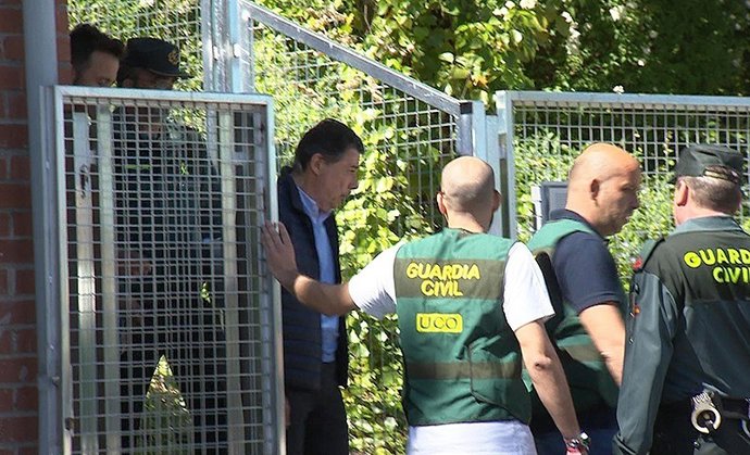 Ignacio González surt dels calabossos de Tres Cants