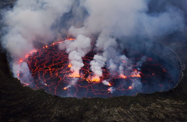 Lago de lava en el cráter del Nyiragongo