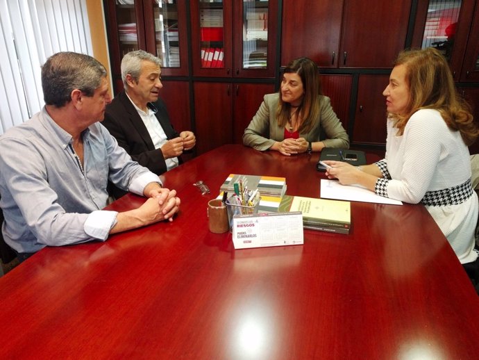 Reunión entre Carlos Sánchez (CC.OO) y María José Sáenz de Buruaga