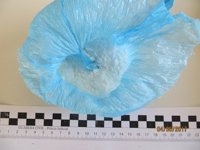 Esconde 77 gramos de cocaína en la funda de la palanca de cambios de su coche