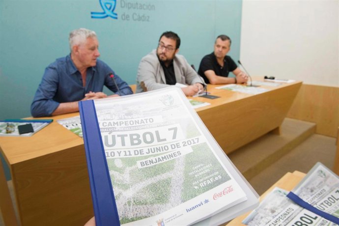 Presentación del campeonato de fútbol benjamín en Conil