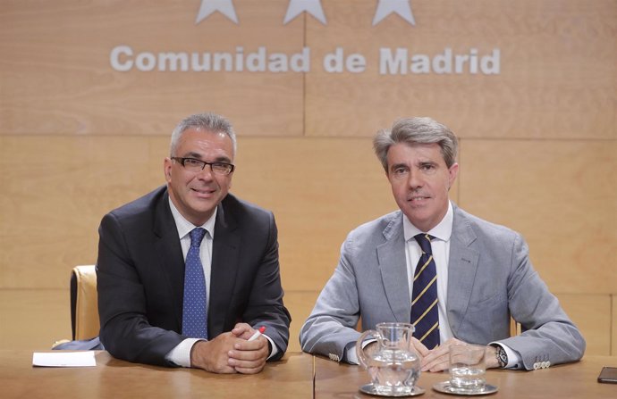 Garrido E Izquierdo. Consejo De Gobierno
Garrido Informa A Los Medios De Los Acu