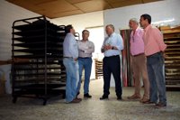 Monago critica el "abandono" del mundo rural por parte de la Junta de Extremadura