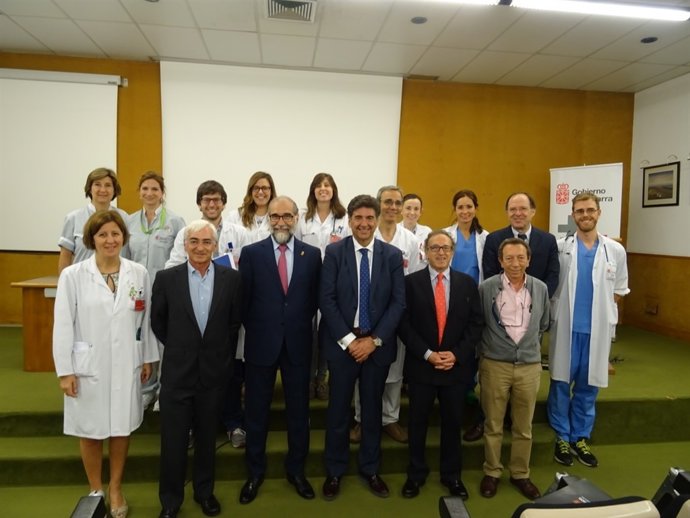 Domínguez y el presidente Lara, junto a representantes del SNS. 