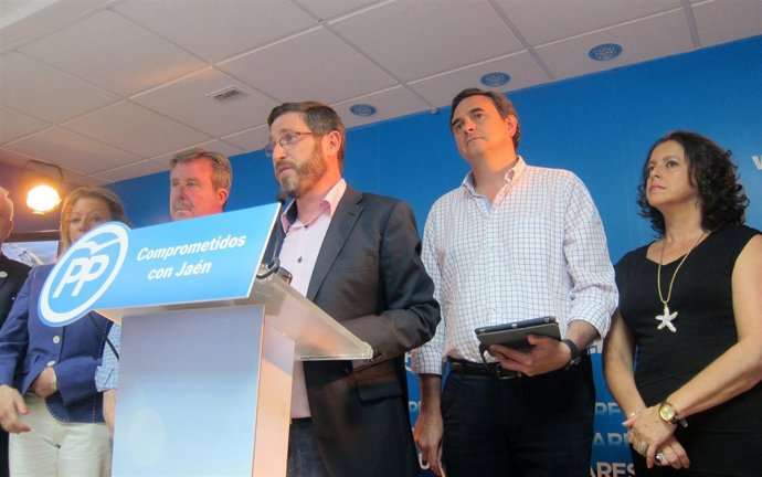 Miguel Contreras interviene en la rueda de prensa.