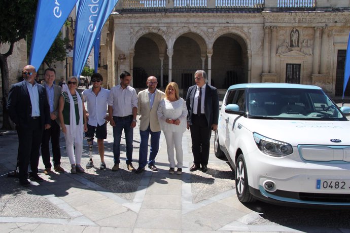 Presentación de la vuelta a España en coche eléctrico