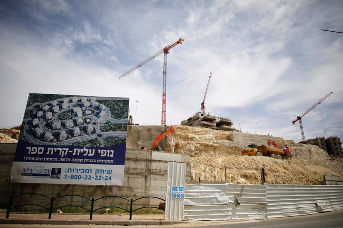Edificios en construcción en el asentamiento israelí de Modiin