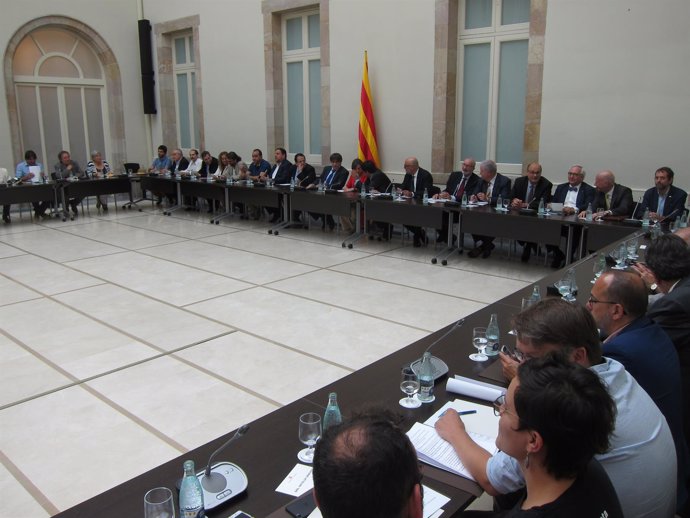 El Govern en la reunió de l'Pacte pel Referèndum