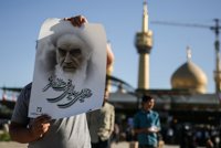 Al menos dos muertos y varios heridos por un ataque contra el Parlamento y el mausoleo de Jomeini en Teherán