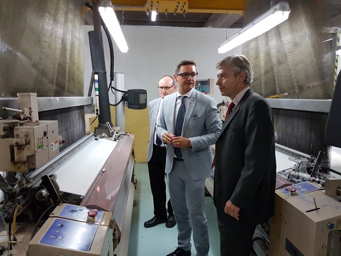 El Director General d'Indústria i Pime, Mario Buisán, visitant Texfor