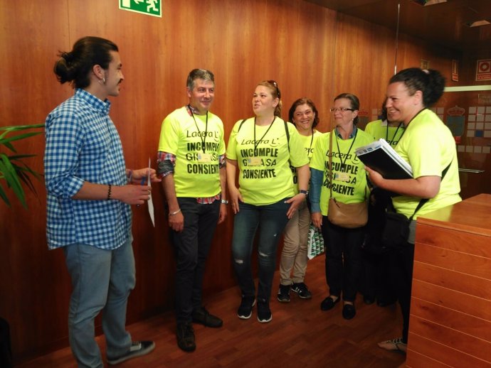 Podemos se reúne con trabajadores de Lacera.