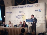 Martínez-Almeida defiende los esfuerzos por la igualdad pero enmarca los semáforos LGTBI en un ejercicio de "propaganda"