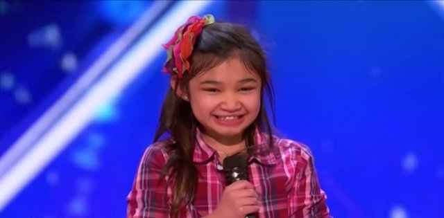 Angelica Hale de nueve años, canta en America Got Talent