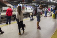 Un fallo eléctrico en 50 estaciones de Metro permite que los usuarios con tarjeta sin contacto pasen sin validar