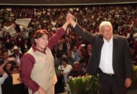 López Obrador pide a Peña Nieto que "deje de intervenir en las elecciones del Estado de México"
