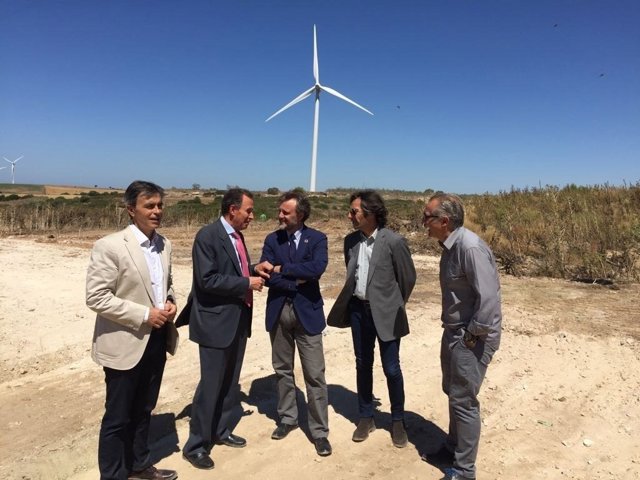 José Fiscal con el alcalde de Chiclana en el vertedero La Victoria