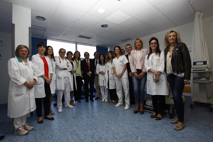 Martín, con personal de la FHC, en su visita