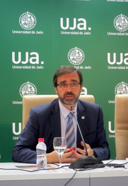 El rector de la Universidad de Jaén, Juan Gómez.  