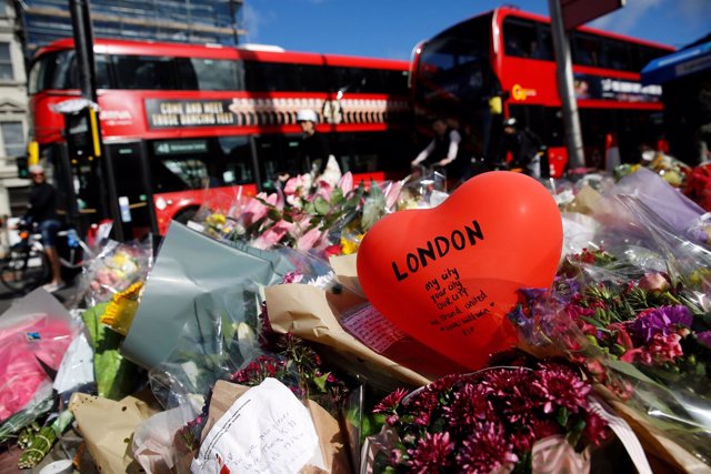 Flores en homenaje de las víctimas del atentado de Londres