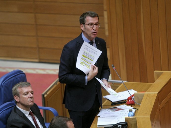 El presidente de la Xunta en el pleno del Parlamento.
