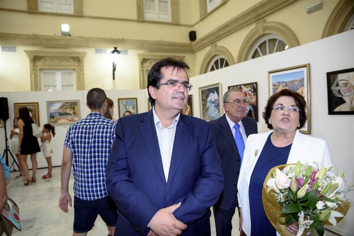 Antonio Jesús Rodríguez durante la inauguración de 'Pinceladas de ilusión'.