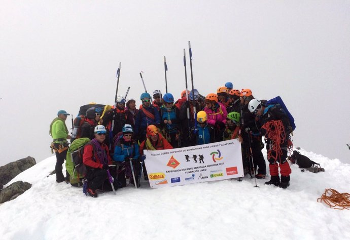 La expedición en la cumbre del Galdhoepiggen