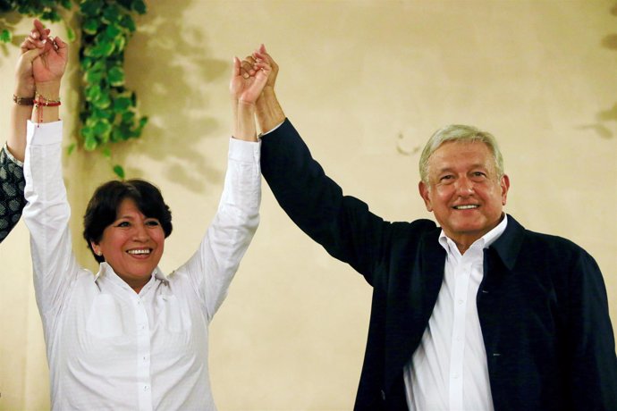Los opositotes mexicanos Delfina Gomez y Andrés Manuel López Obrador