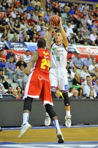 Nemanja Nedovic renueva por una temporada con el Unicaja