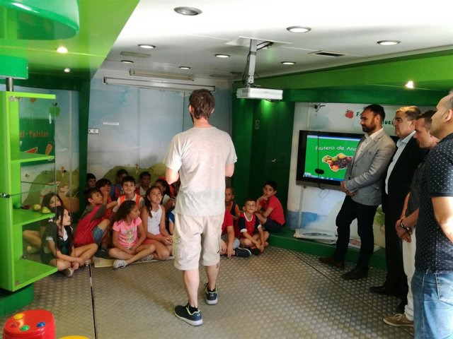 Nota, Foto Y Audio Junta (Frutibús En Ceip San Sebastián Punta Umbría)