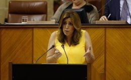 Susana Díaz, en el pleno del Parlamento