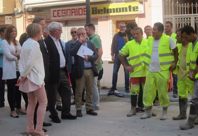 Salvador, Puig y Ribó en su visita a las obras de reurbanización del Cabanyal