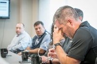 Los latinos continúan siendo objeto de discriminación por hablar español en Estados Unidos