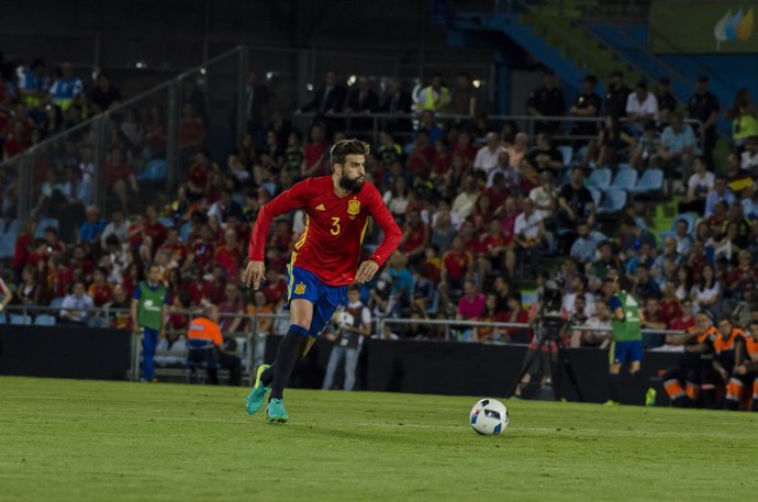 Piqué en el partido de España - Georgia