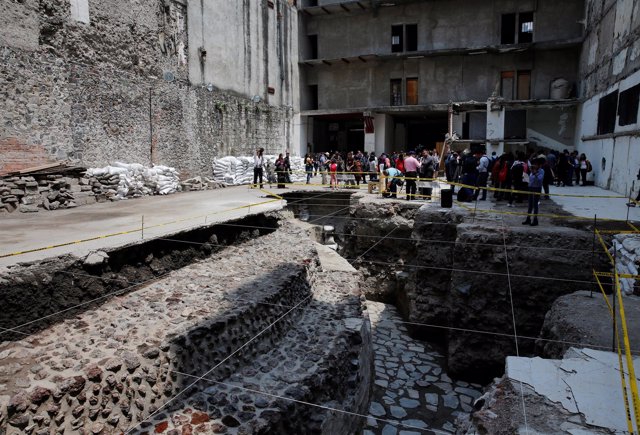 Hallazgo de un templo y cancha de juego de pelota azteca en Ciudad de México