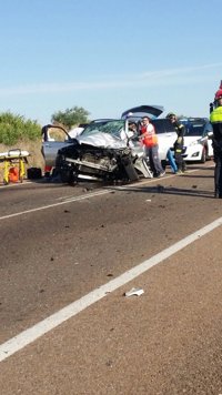 Una fallecida y un herido en el choque entre dos turismos cerca de Solana de los Barros