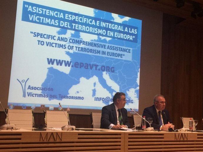 Zoido inaugura un seminari internacional organitzat per l'AVT