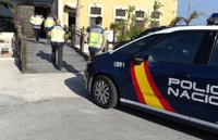 Detenido el dueño de un club de alterne y tres empleadas por hurtar la tarjeta a un cliente y gastar 8.000€ en el local