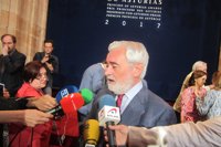 Miembros del jurado resaltan la capacidad de emocionar de Zagajewski y el espíritu europeo de su lírica