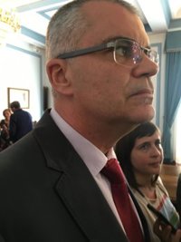 El delegado del Gobierno en Galicia dice que los "trámites son complicados en el Reino Unido" y tratarán de agilizarse