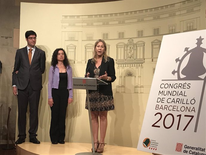 La consellera N.Munté acompañada de R.Gené y A.M.Reverté