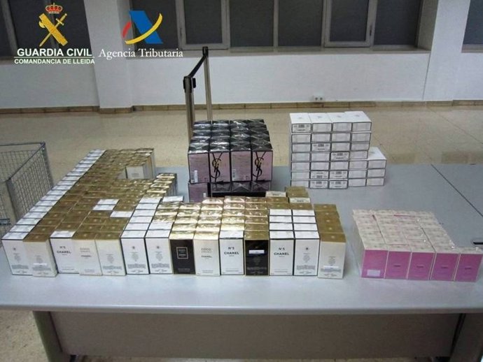Perfumes de contrabando intervenidos por la Guardia Civil