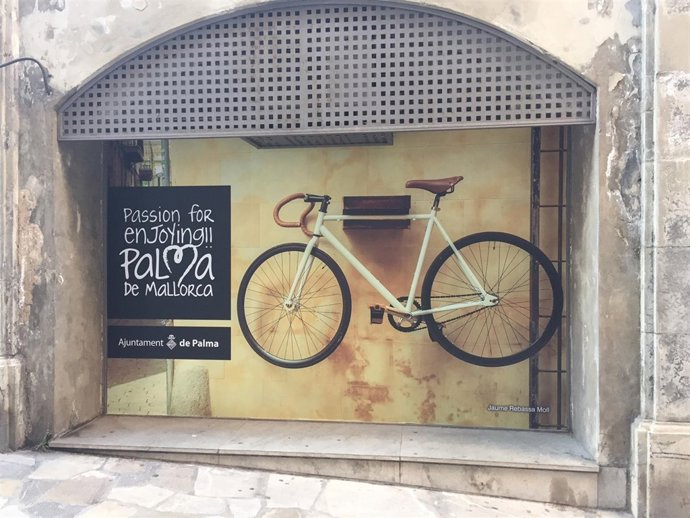 Vinilo que promociona el producto ocio