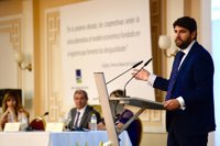 López Miras tiende su mano a Ucomur para "construir un espacio de libertad económica con nuevas medidas"