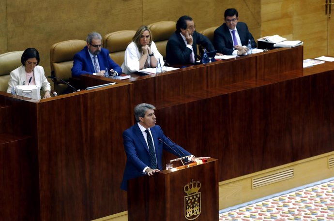 Ángel Garrido durante la moción de censura a Cifuentes