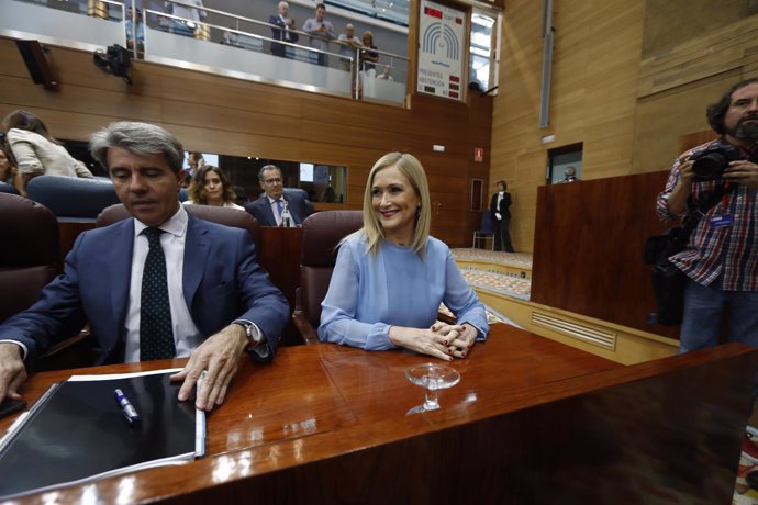 Ángel Garrido y Cristina Cifuentes en el debate de la moción de censura