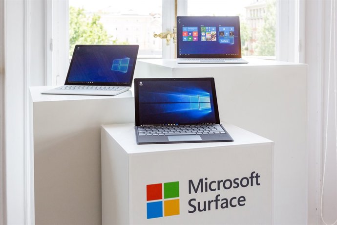 Surface Pro i Surface Laptop