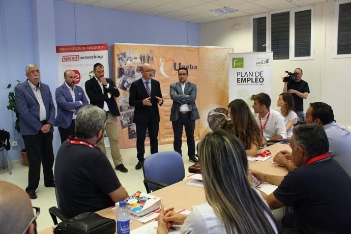 Carmona (segundo por la dcha.) durante el encuentro empresarial